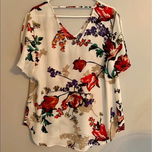 Beautiful Cleo floral blouse (xl) - Picture 2 of 4